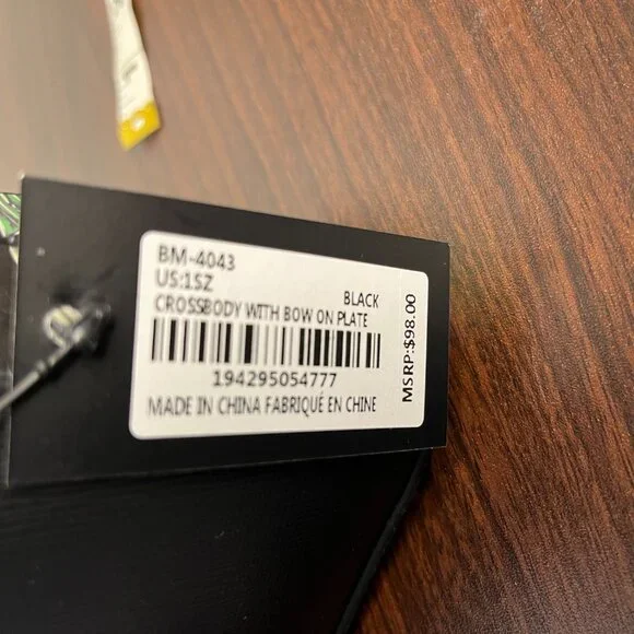 Badgley Mischka Rectangle Shape With Bow Bag Black Crossbody NWT - Picture 7 of 7